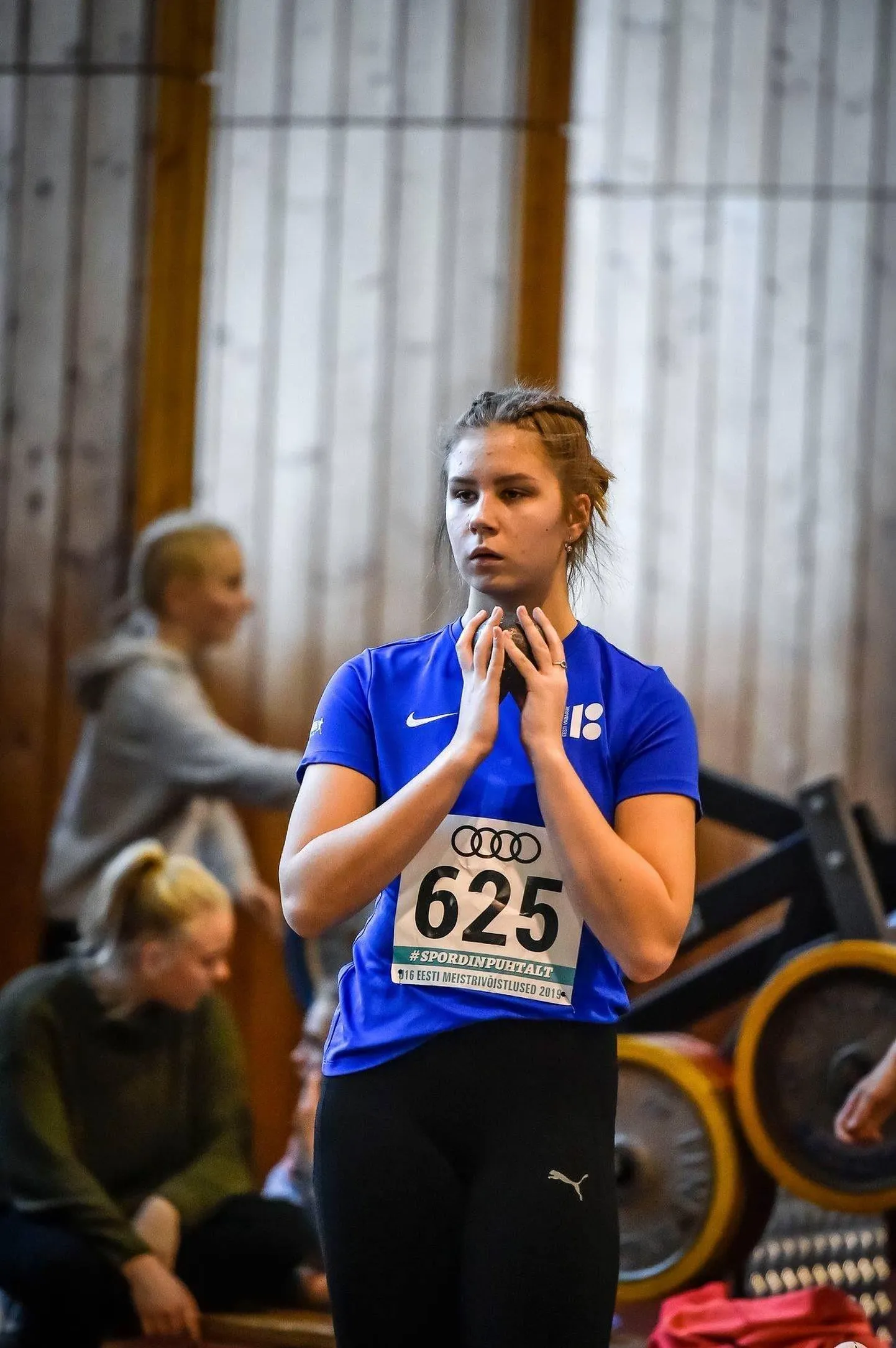 Berit Saar tunneb ennast ühtviisi hästi nii kuulitõukes kui ka kettaheites, millest teisel alal püstitas ta Lääne-Viru noorte meistrivõistlustel väga soliidse võidutulemuse.