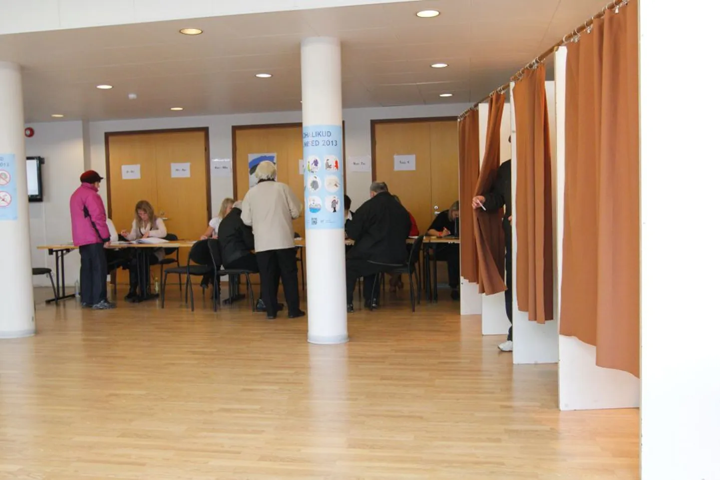 Kohalikud valimised 2013. Valga valimisjaoskond kultuuri- ja huvialakeskuses.