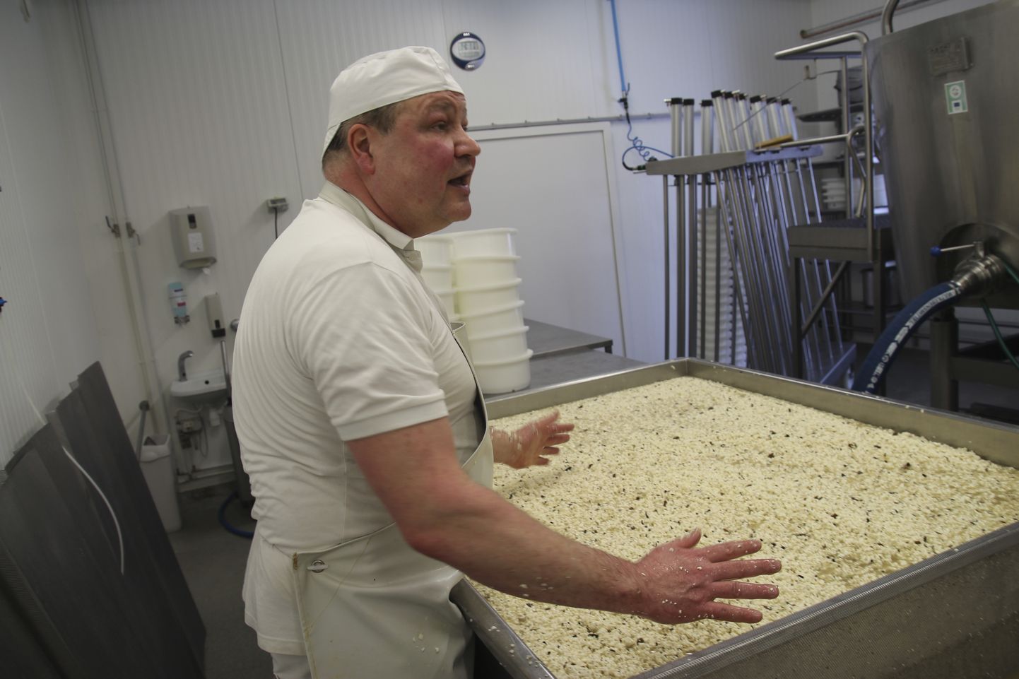 Varem Arknal tegutsenud hinnatud juustumeister Pascal Smits jagab oma kogemusi nüüd Nopri talumeiereis Võrumaal.