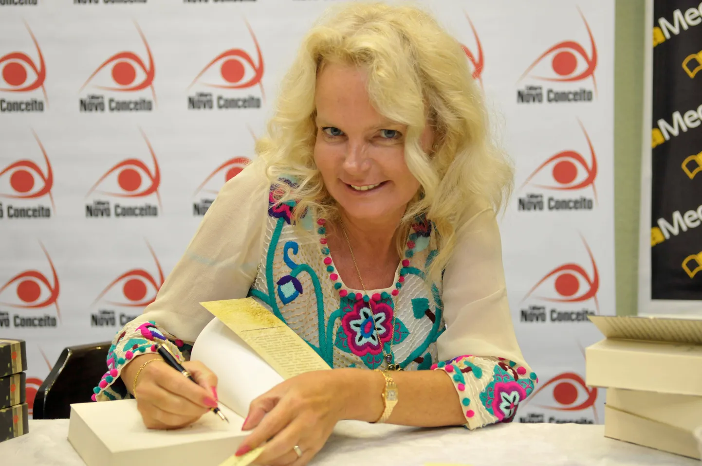 Lucinda Riley.