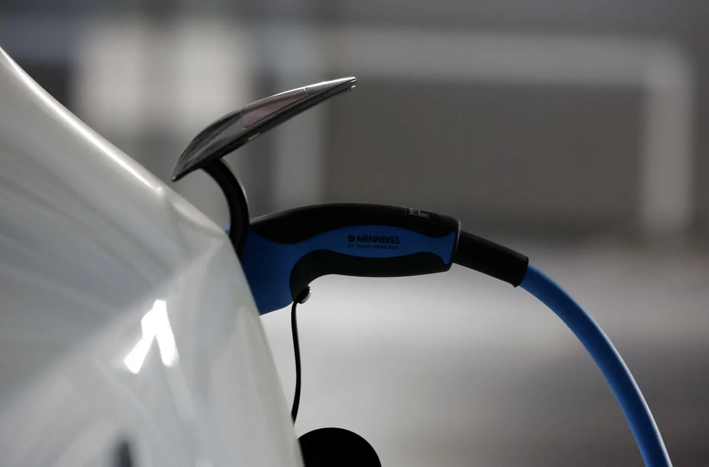 Kui Euroopa leppis eelmisel aastal kokku, et 2035. aastaks on kõik piirkonnas müüdavad autod saastekvootideta ehk siis elektrilised, tõstatub sellega küsimus: «Kes selle eest maksab?»