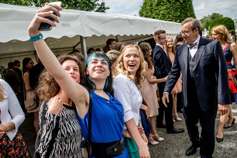 President võõrustas parimaid gümnaasiumilõpetajaid.