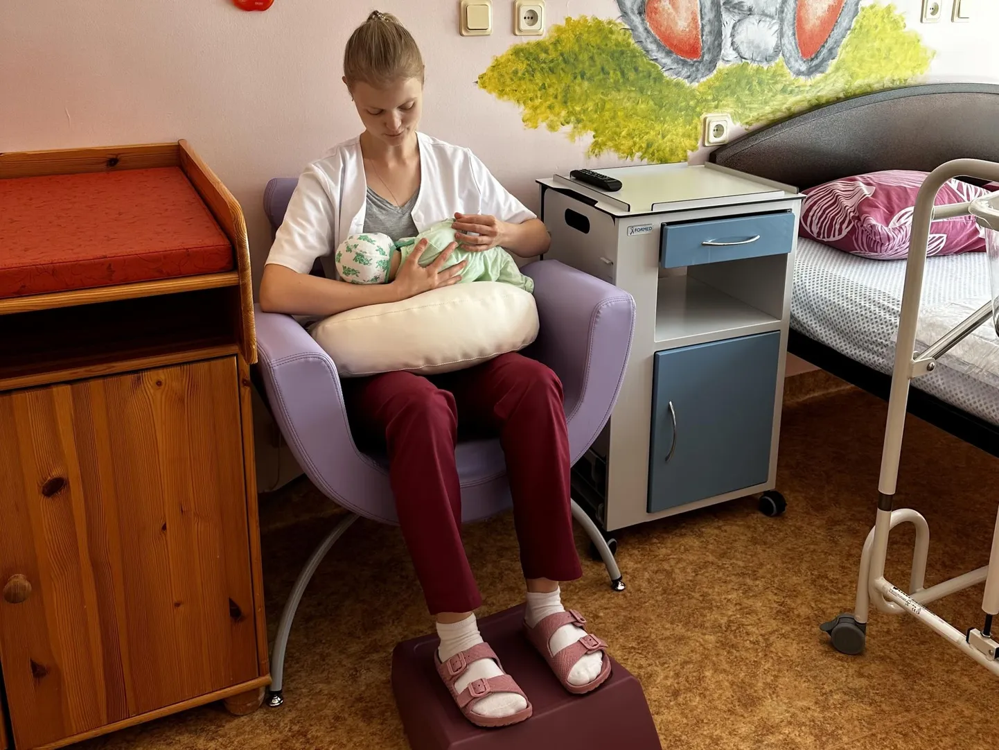 Viljandi haigla naistekliinik soetas Colonna heategevusfondi abil imetamistoolid.