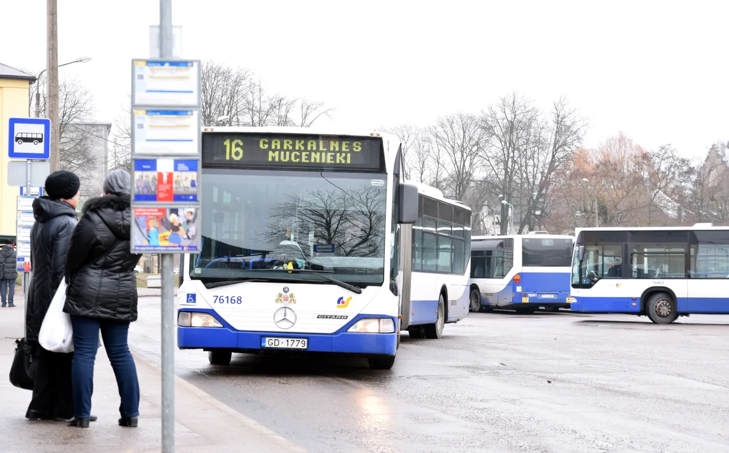 "Rīgas satiksmes" autobuss.