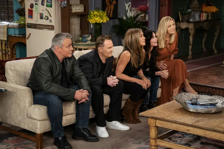 Aasta 2021. Kaader filmist «Friends: The Reunion».