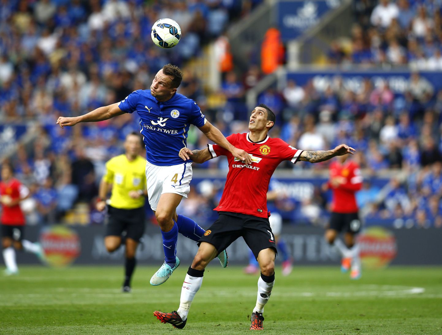 Angel Di Maria (paremal) lõi küll iluvärava, kuid ManU jäi siiski Leicester City'le alla 3:5.