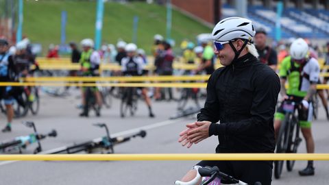 «Loojangule vastu kappab üksik hobune!» Vormelitäht Bottas tegi Tartu rattamaratonist vahva video