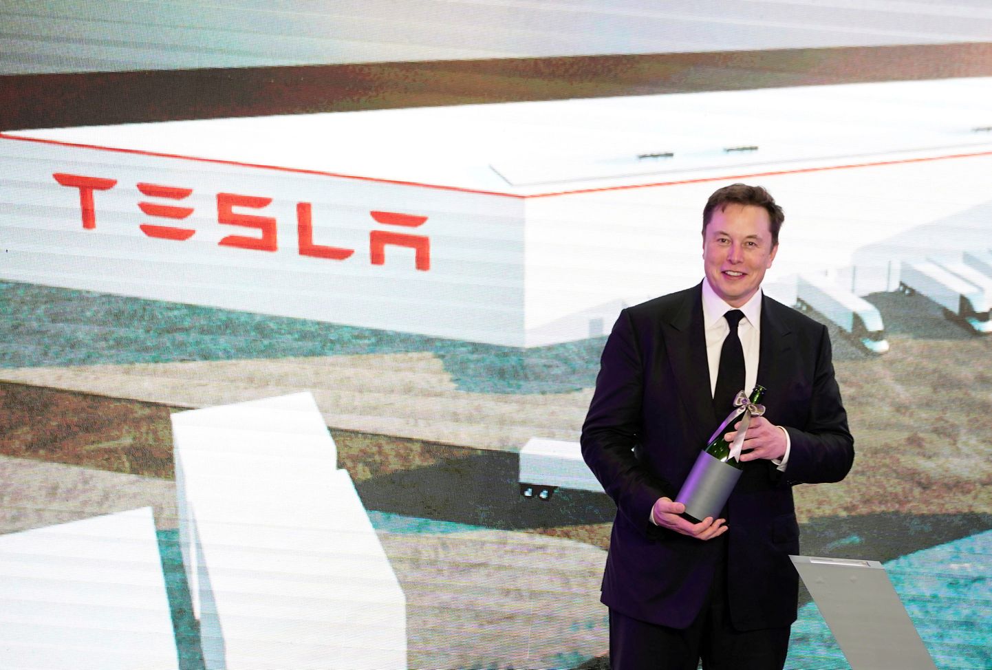 Tesla juhil Elon Muskil on põhjust rõõmustamiseks. Fotol: Elon Musk linnamaasturite Model Y Hiina kampaania algus selle aasta jaanuaris.