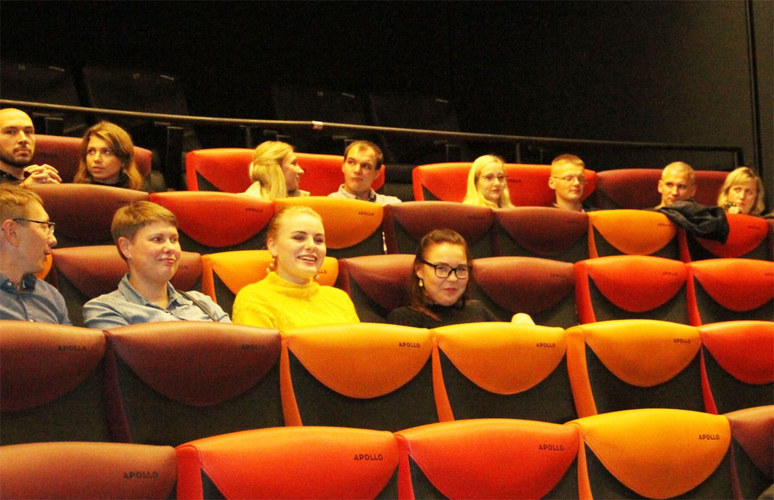 Apmeklētāji Igaunijas kinoteātrī "Apollo"