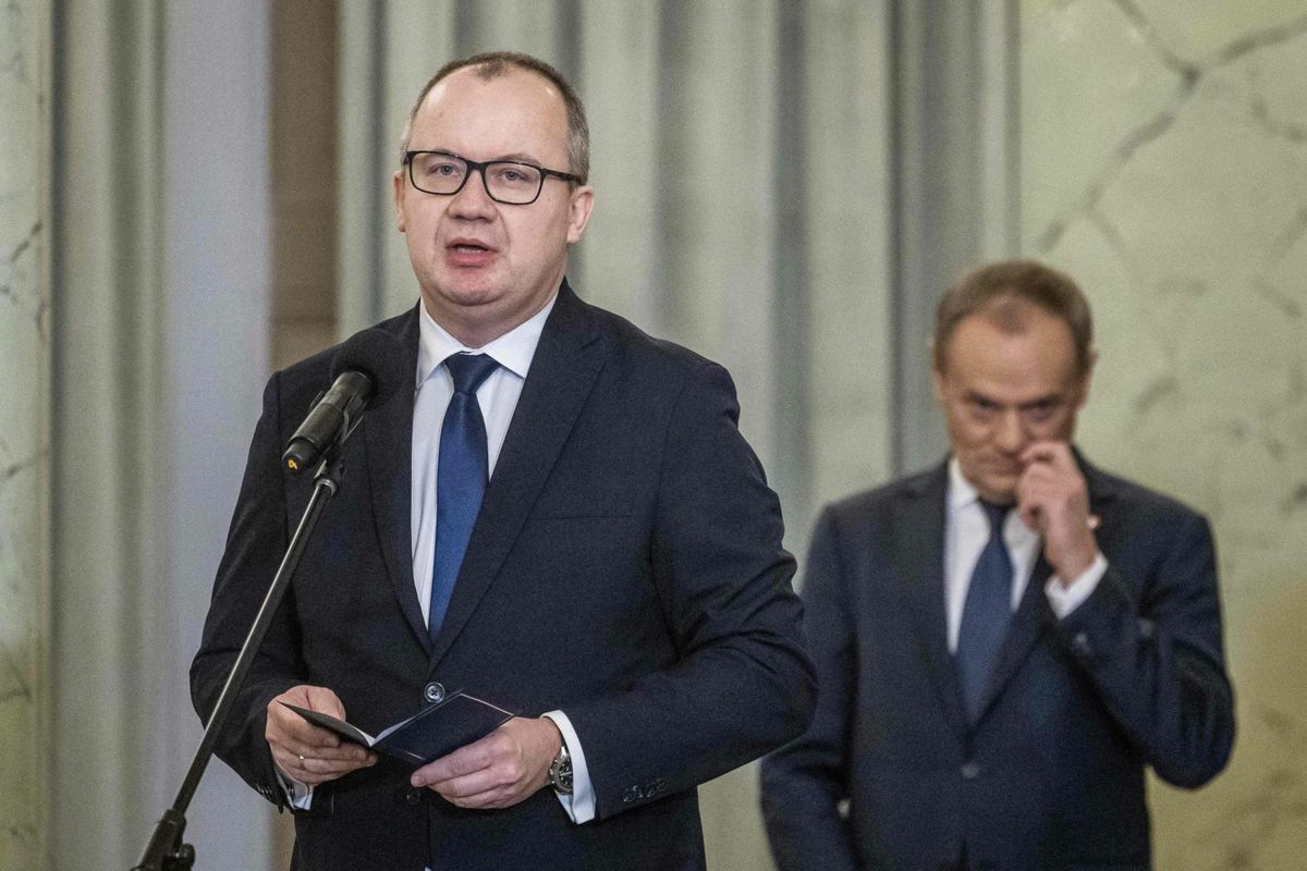 Poola värske justiitsminister Adam Bodnar peaminister Donald Tuskiga uue valitsuse ametivande andmise tseremoonial.