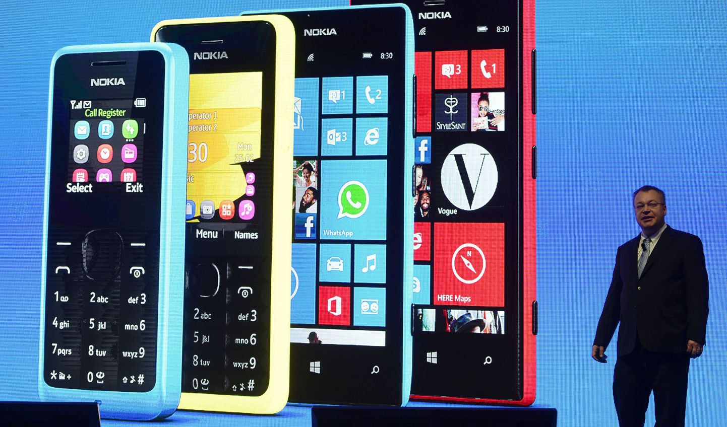 Nokia juht Stephen Elop Barcelonas ettevõtte mobiiltelefone tutvustamas.