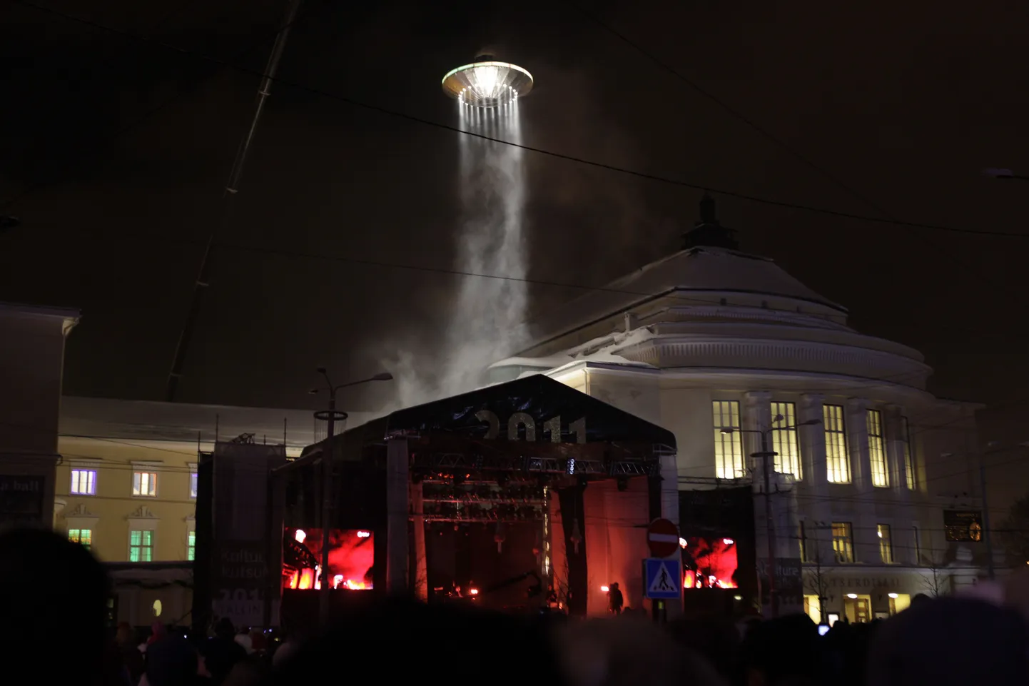 Eelmisel aastal toimus Estonia teatri juures aastavahetusel suur rahvapidu.
