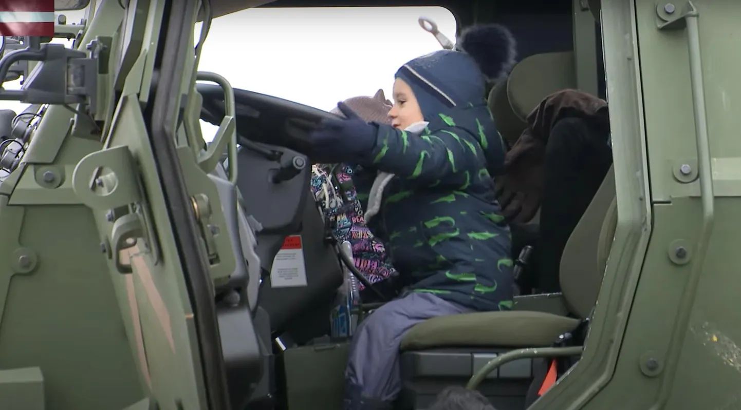 Дети в военной технике