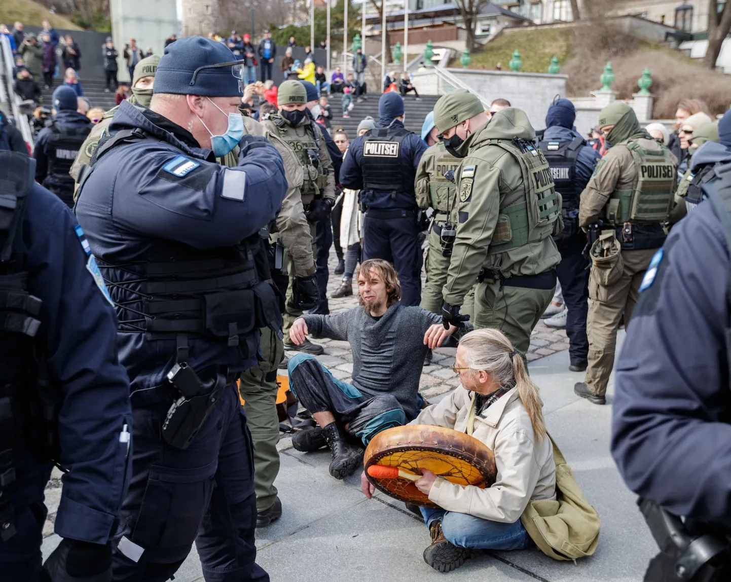 Protestivad muusikud Vabaduse väljakul.
