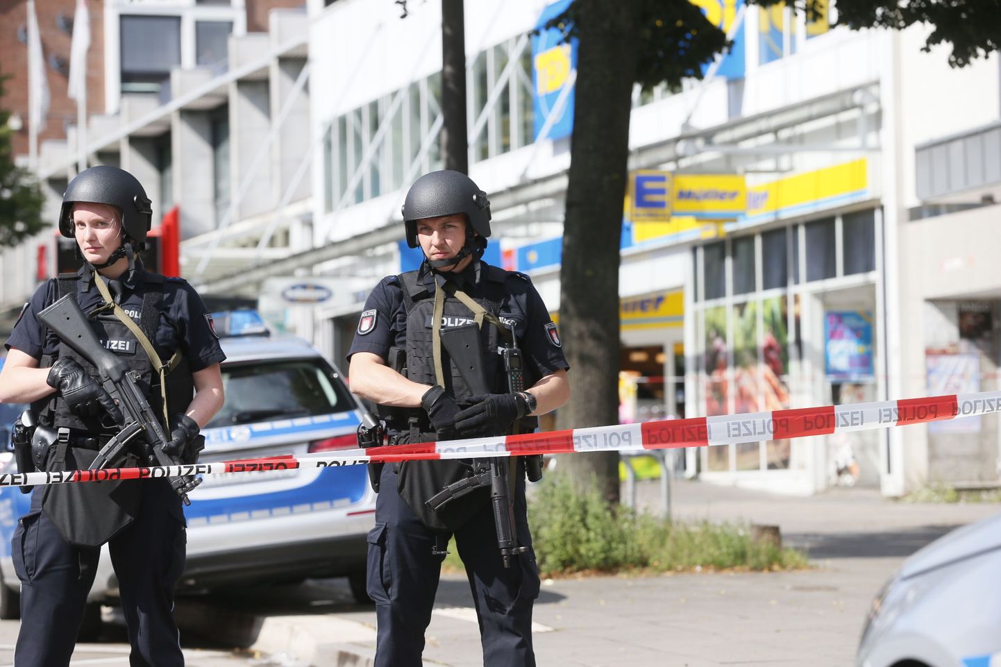 Полиция в Гамбурге после нападения в супермаркете.