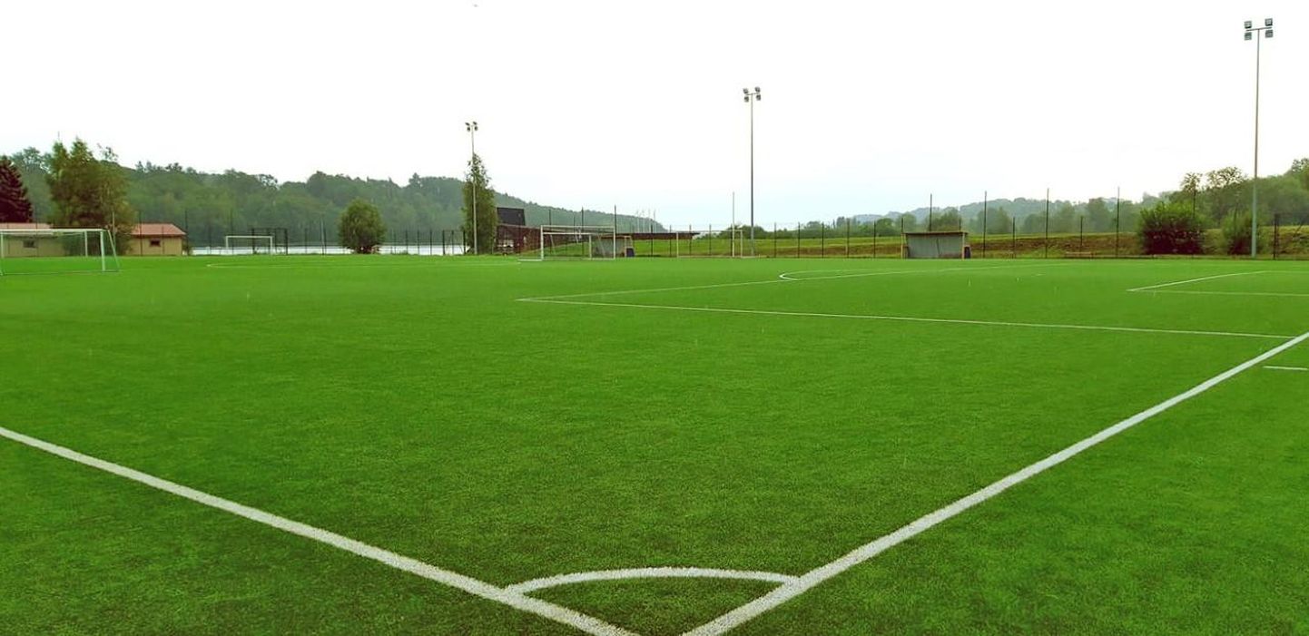 Linnavalitsus lubas Viljandi Tuleviku jalgpalliklubil individuaaltreeninguteks järveäärse kunstmurustaadioni avada.