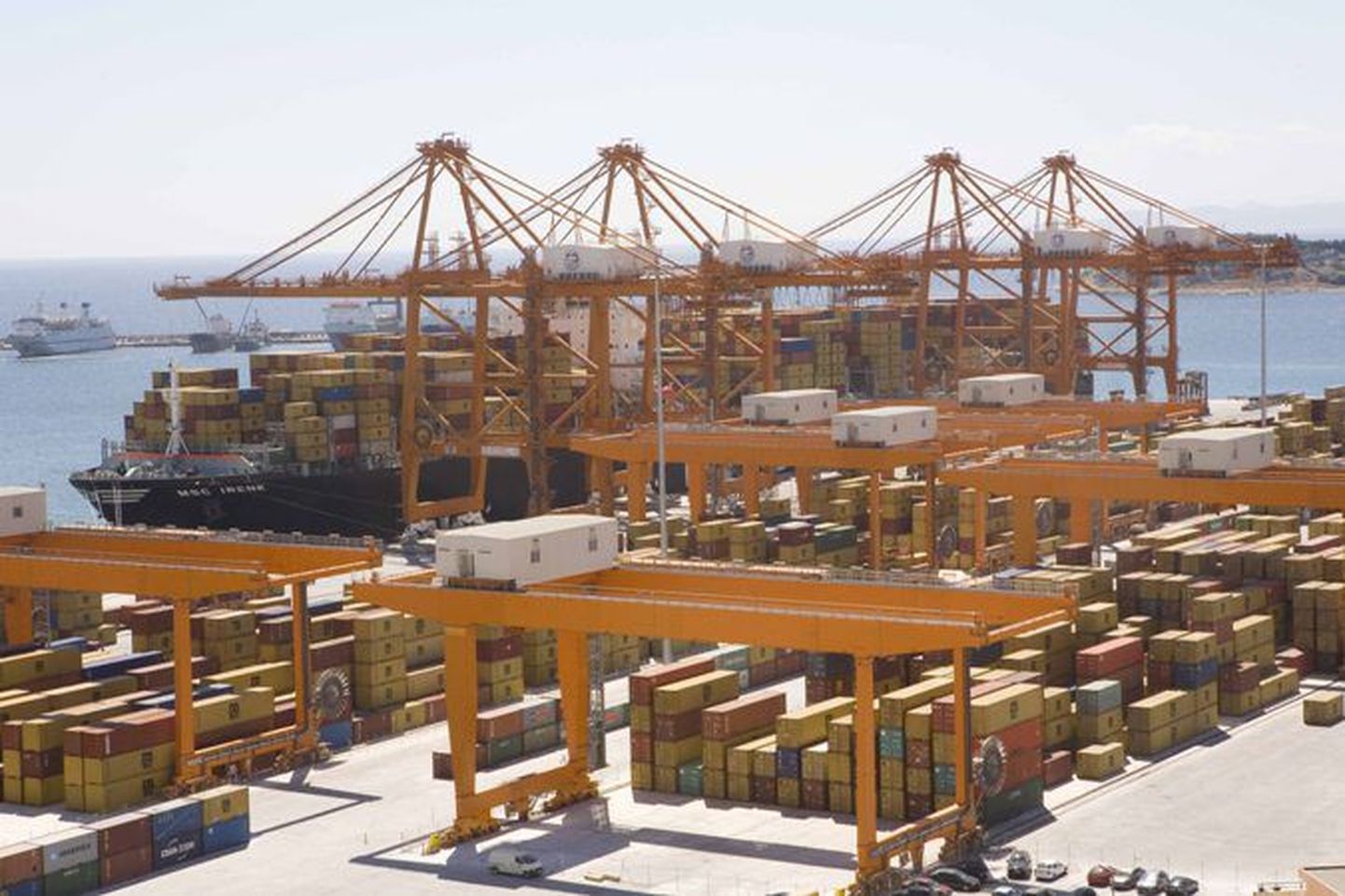 Piraeuse sadama konteinerterminal.