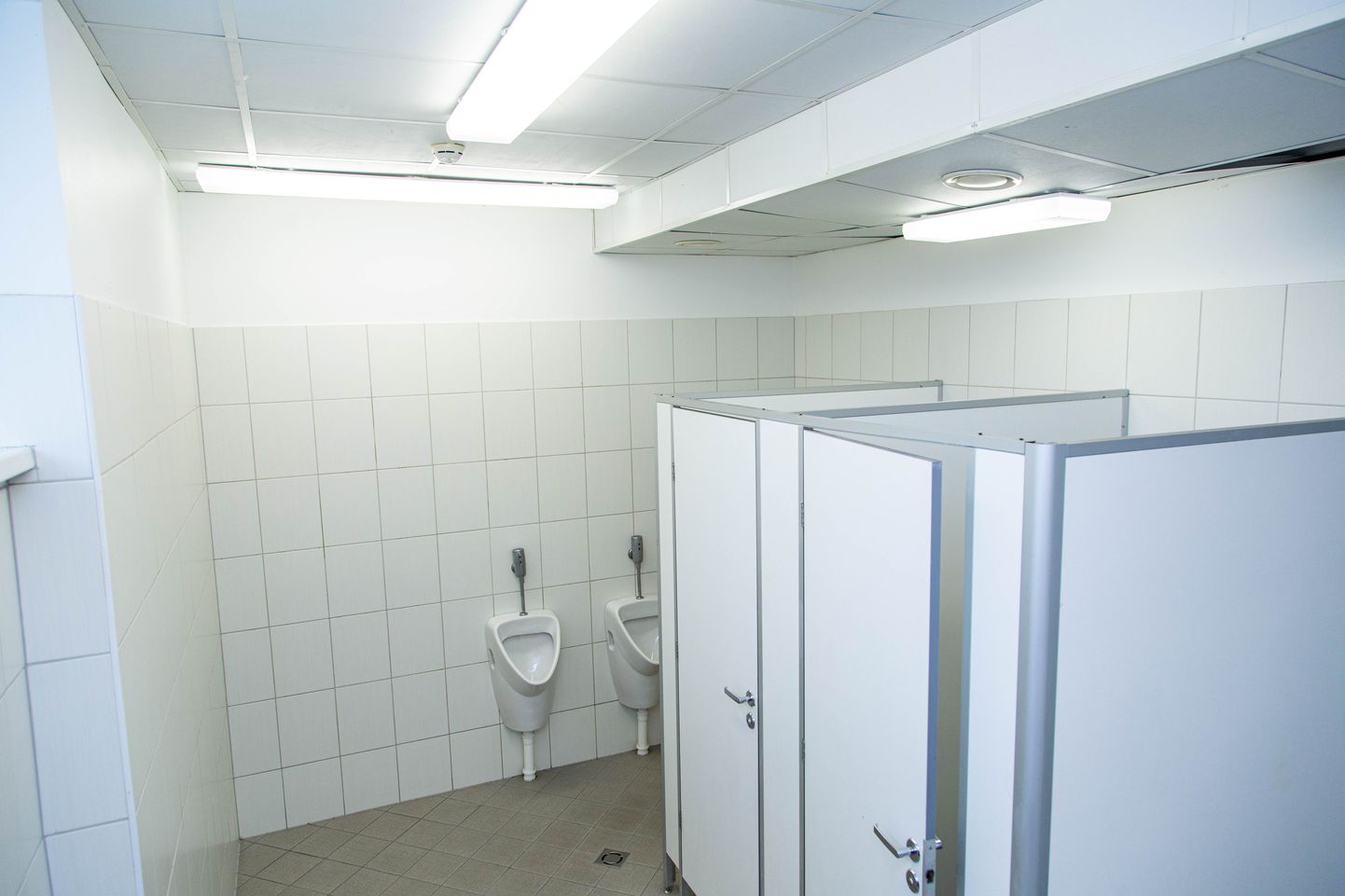 Valga põhikooli kolmanda korruse poiste WC, kus hakkas 8. veebruaril tööle suitsuandur. Põhjuseks oli poiste veipimine ehk e-sigareti popsutamine, mis käivitas õppehoone evakuatsiooni.
