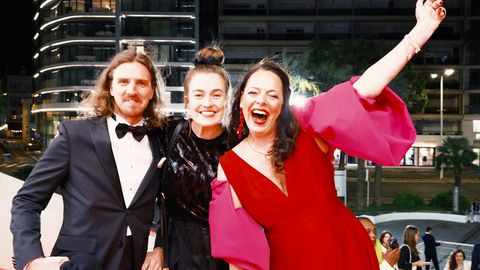 Skudriņa kopā ar komandu turpina sarkanā paklāja tradīciju Kannās!