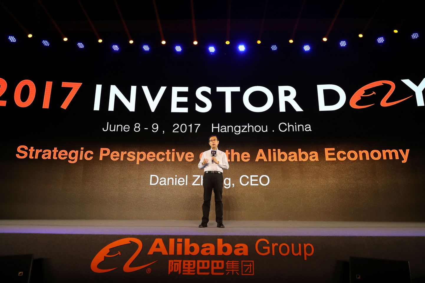 Alibaba tegevjuht Daniel Zhang neljapäeval Hangzhous toimunud investorite päeval kõnelemas.