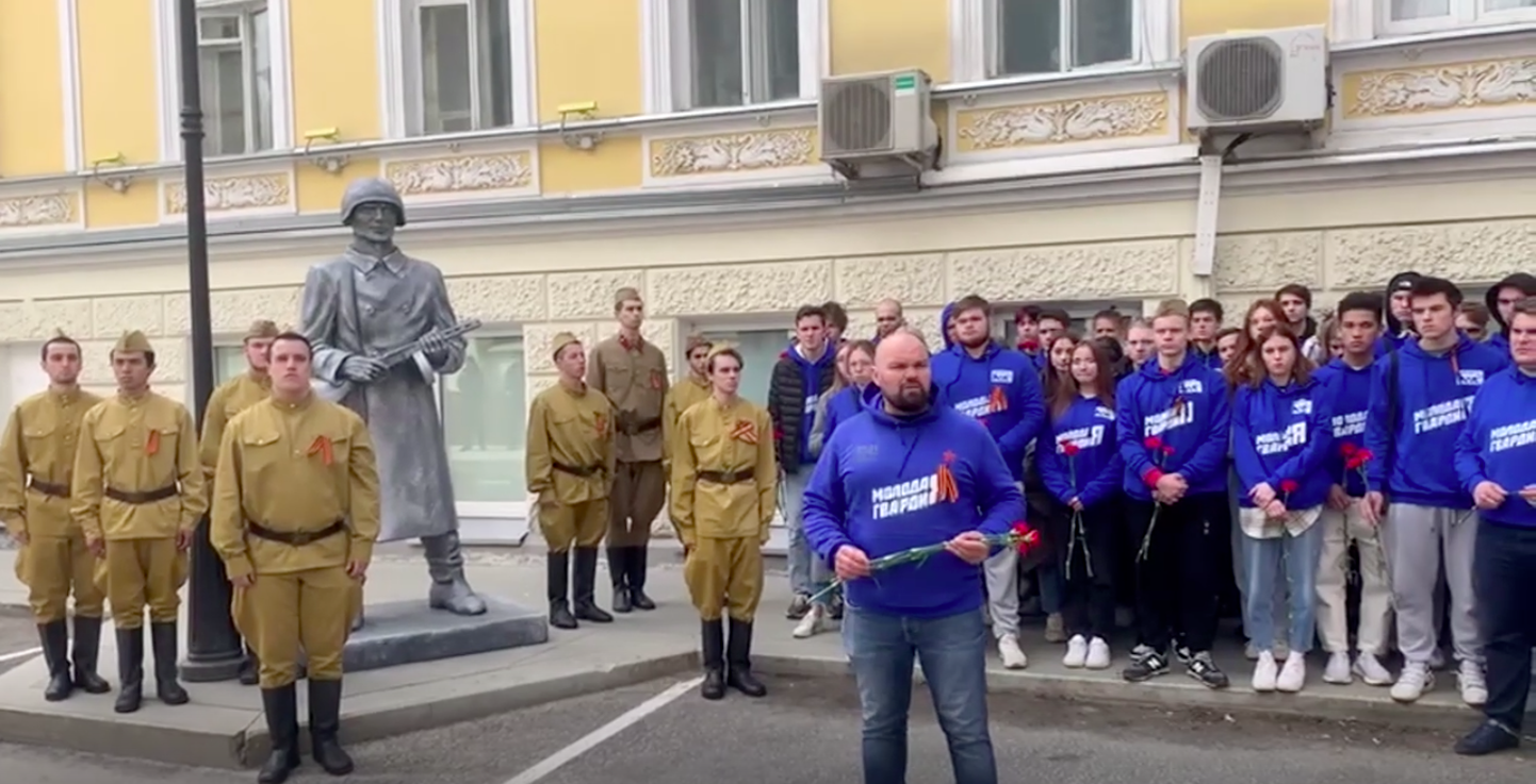 Protesta akcija pie Latvijas vēstniecības Maskavā.