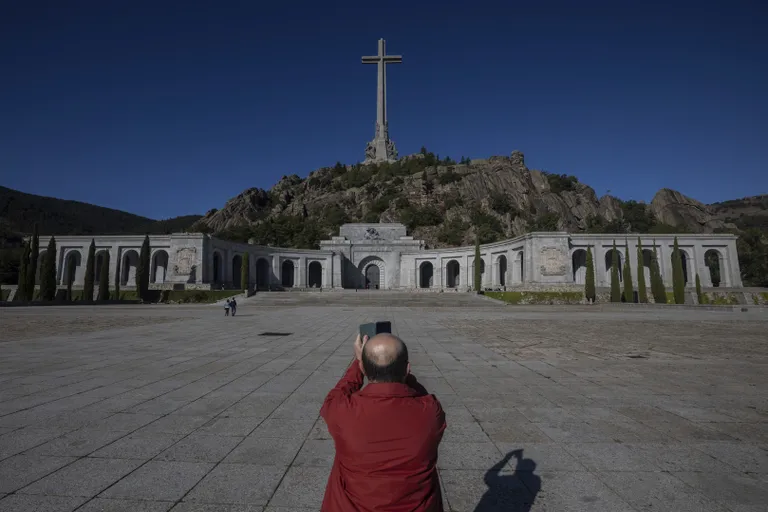 Turist Langenute Orus.