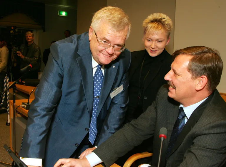 Edgar Savisaar, Moonika Batrakova ja Taavi Aas 2009. aastal. Эдгар Сависаар, Мооника Батракова и Таави Аас в 2009 году.