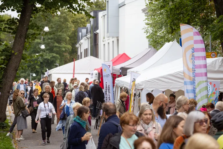 Juhan Viidingu mälestuspingi avamine ja Kadrioru Kirjandustänava festival.