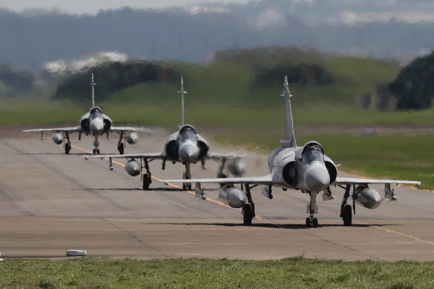 Taiwani õhujõudude hävitajad Mirage 2000-5 enne õhkutõusmist Hsinchu õhuväebaasis 7. augustil, mil kavakohaselt peaksid lõppema ka Pekingi jõulised sõjalised õppused saare ümbruses.