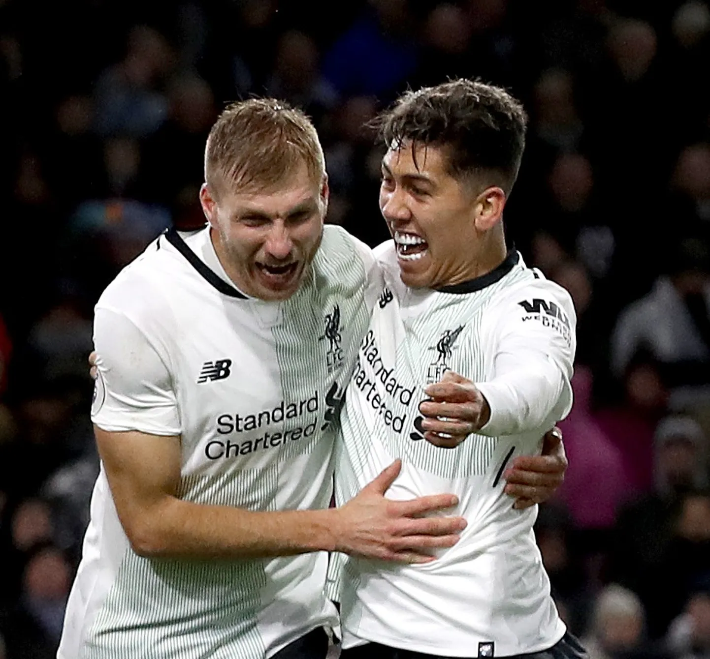 Ragnar Klavan ja Roberto Firmino.
