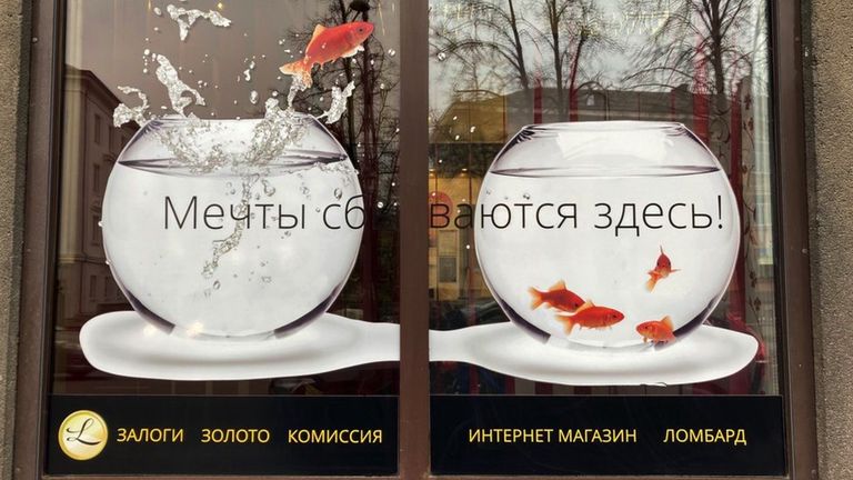 В Нарве все на русском: реклама, меню в общепитах, обслуживание