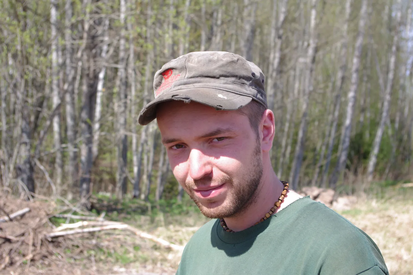 Kristjan Jaanikesing on noor ja tegus Helme valla põllumees, kellele maal elamine on meelepärane ning kes mujal oma elu ette ei kujutagi. Ürgne loodus, linnulaul, rahu ja vaikus on asjad, mida raha eest osta pole võimalik.