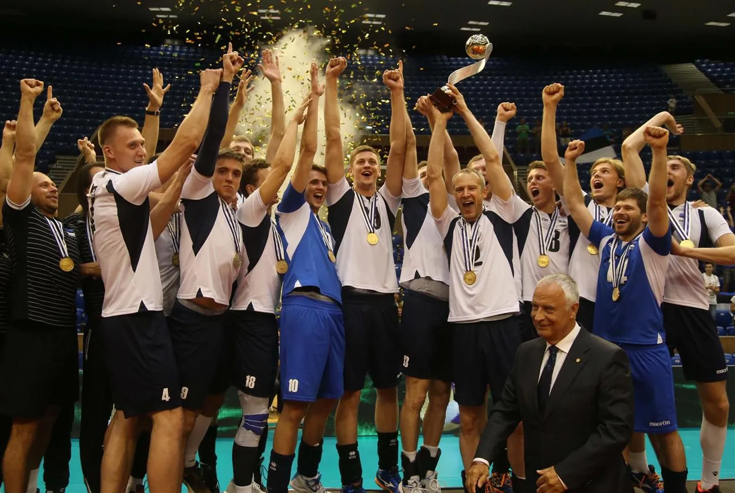Võrkpallikoondis Euroopa liiga poodiumi kõrgeimal astmel.