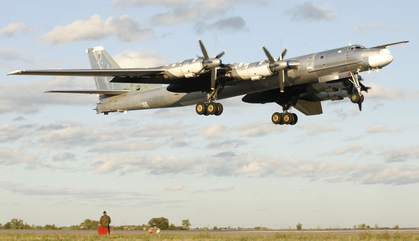Стратегический бомбардировщик Ту-95. Иллюстративное фото.