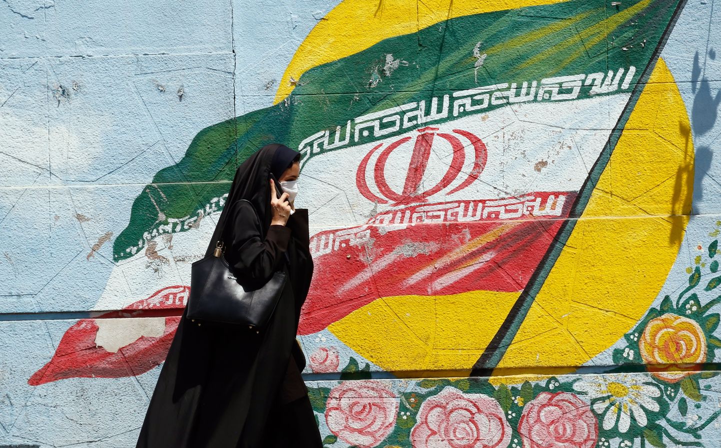 Laupäeval tehtud foto ühest Iraani pealinna Teherani tänavast.