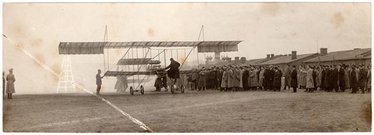 Johannes Pääsuke filmis 1912. aastal Raadil imetabase lennumasina lendu, mida juhtis Odessa spordimees Sergei Utotškin. Just sinnasamasse, kus Pääsuke oma kaadrid üles võttis, kavandatakse nüüd filmistuudiot.