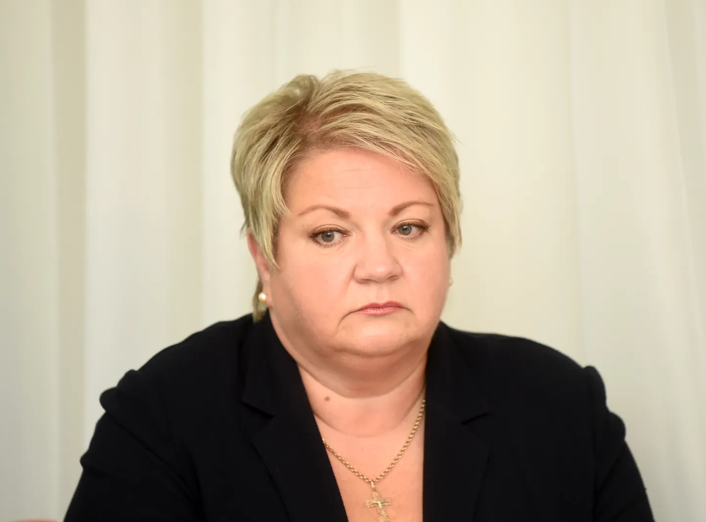 Rīgas 80.vidusskolas direktore Anna Vladova piedalās preses konferencē par pedagogu nodrošinājumu Latvijas skolās.