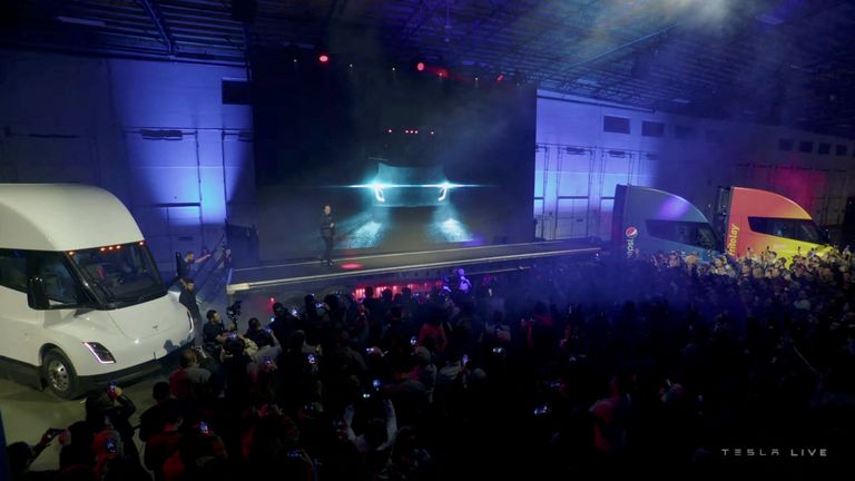 Tesla esitles oma Semi veoautot otseülekandega üritusel.