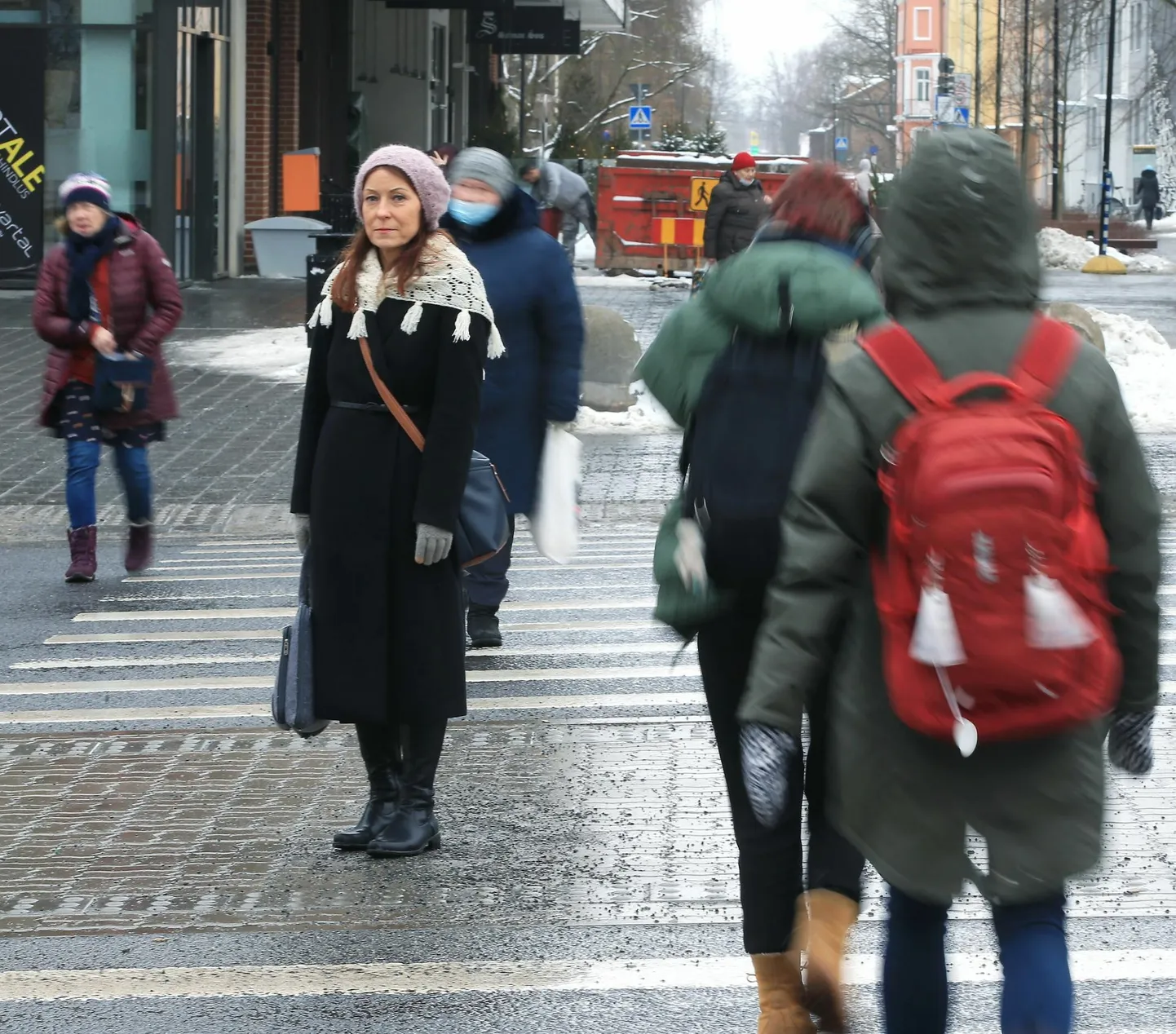 Tartu ülikooli peremeditsiini professori Ruth Kalda sõnutsi soodustab viiruse laialdast levimust inimeste ohutunde vähenemine.