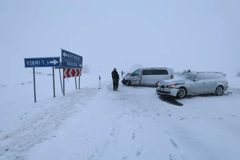 Liiklusõnnetus Rakvere–Luige tee seitsmendal kilomeetril.