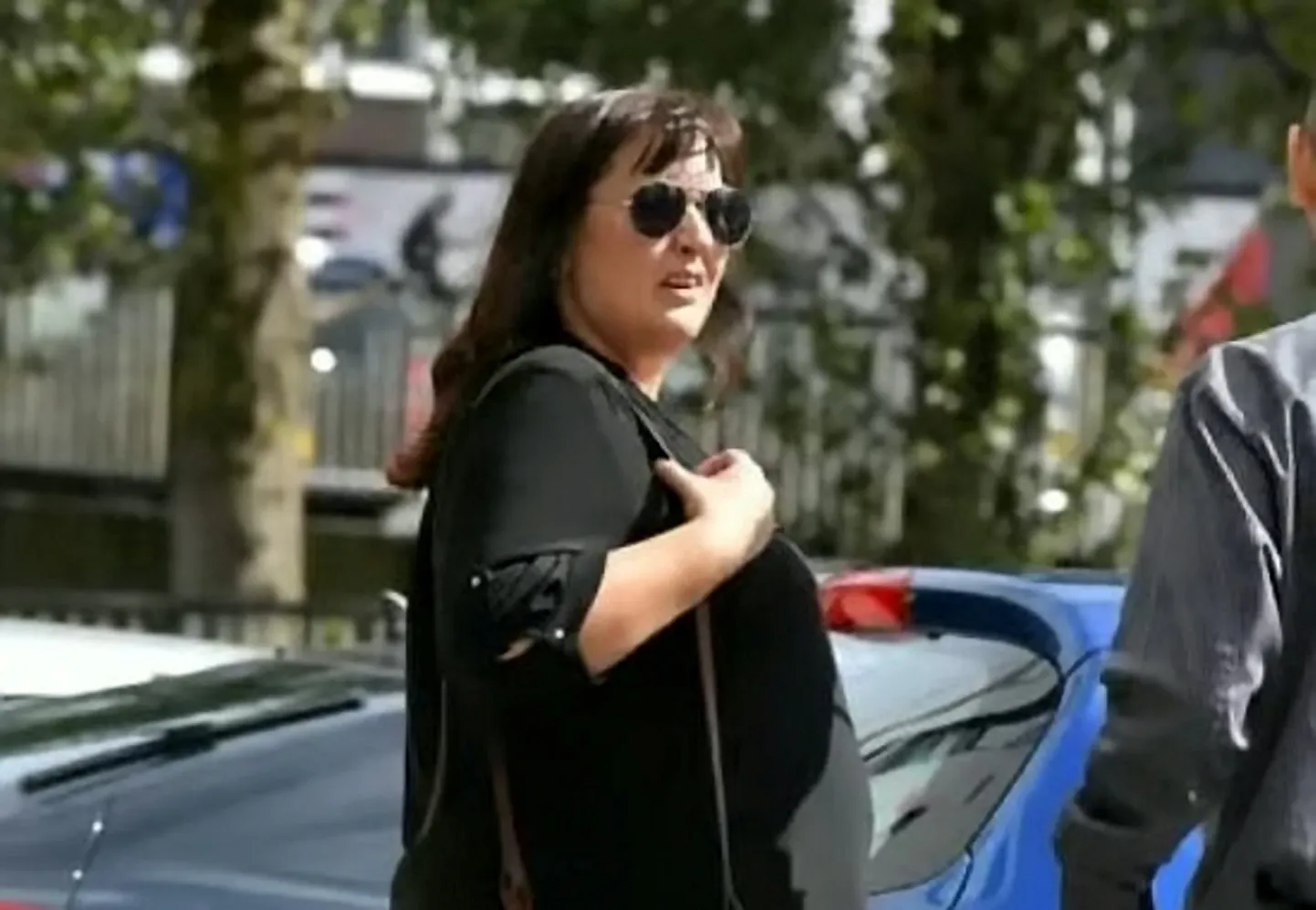 Endist vangla raamatukoguhoidjat Sharon Mawdsley't süüdistatakse meesvangide seksuaalses ründamises. Naine ise süüd ei tunnista.