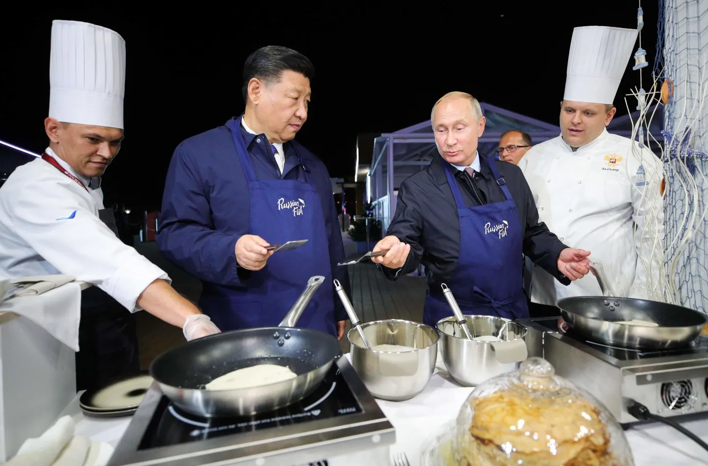 Hiina riigipea Xi Jinping ja Venemaa president Vladimir Putin küpsetasid tunamullu Vladivostokis Ida majandusfoorumi ajal üheskoos pannkooke.
