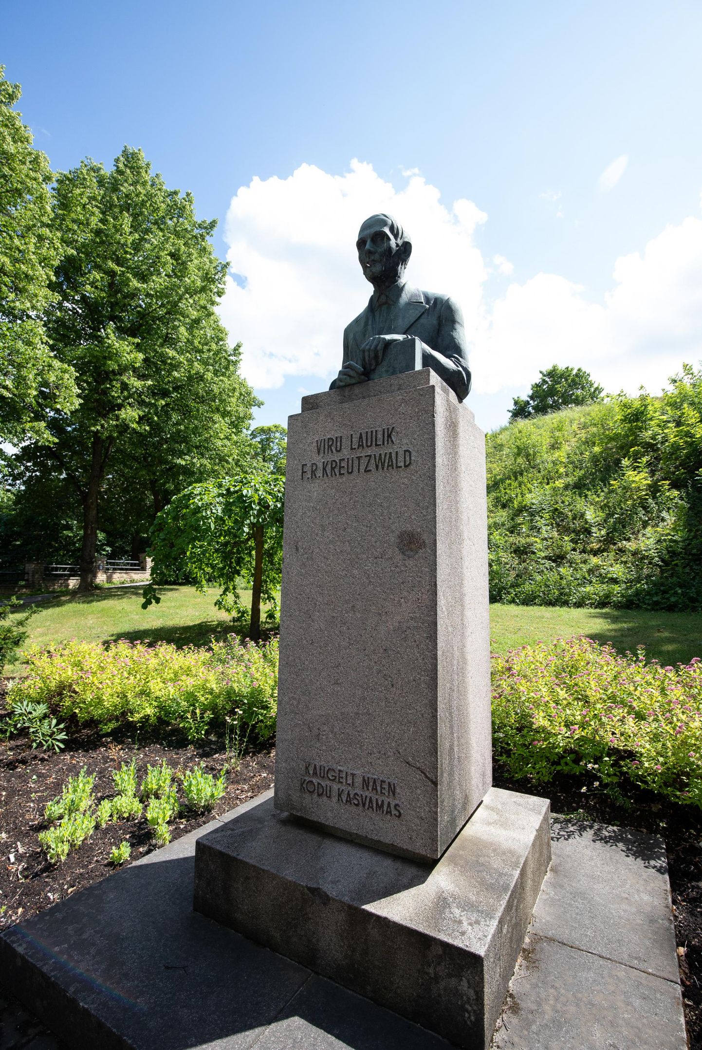 Friedrich Reinhold Kreutzwaldi monument Rakveres.