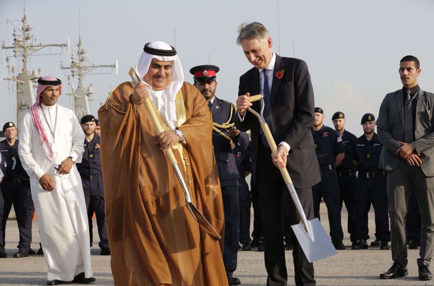 Министр иностранных дел Бахрейна Шейх Халид и министр иностранных дел Великобритании Филипп Хэммонд.