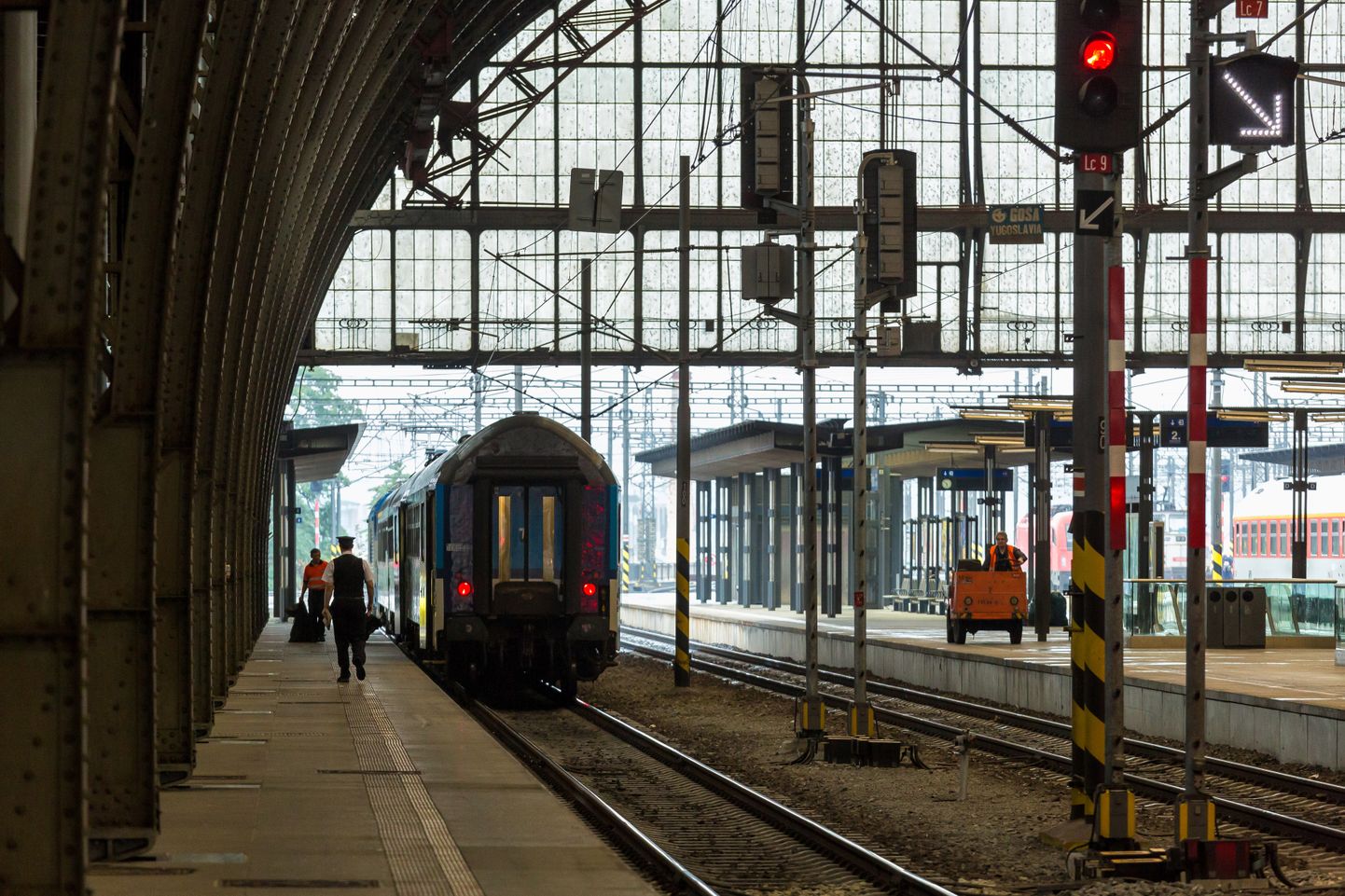 Rong lahkumas Tšehhi pealinn Praha raudteejaamast.