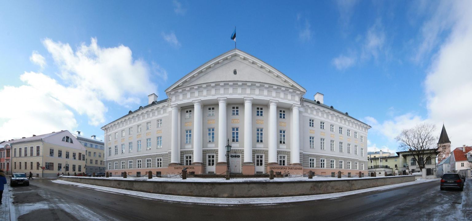Rahvusülikooli staatuses Tartu Ülikoolil on kohustus tagada eesti keele ja kultuuri säilimine.