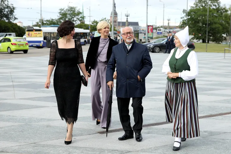 Анда Чакша в полный рост