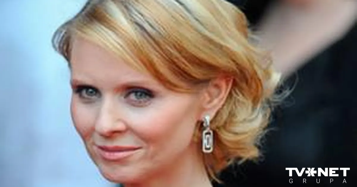 Дәретханадағы қыздардың жасырын камера суреттері