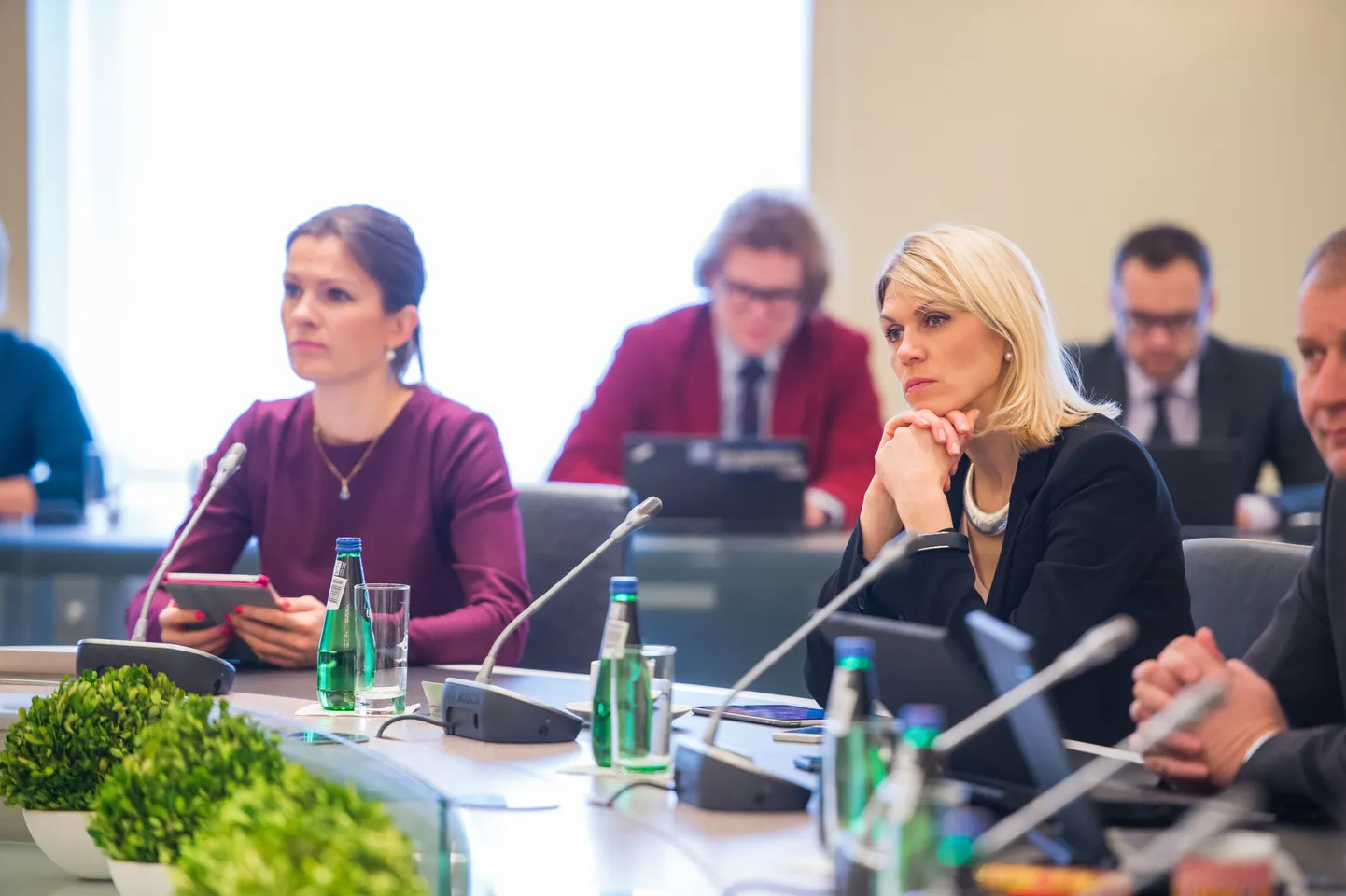 Urve Palo (paremal) saab uues valitsuses Anne Sullingu (vasakul) ministrikoha.