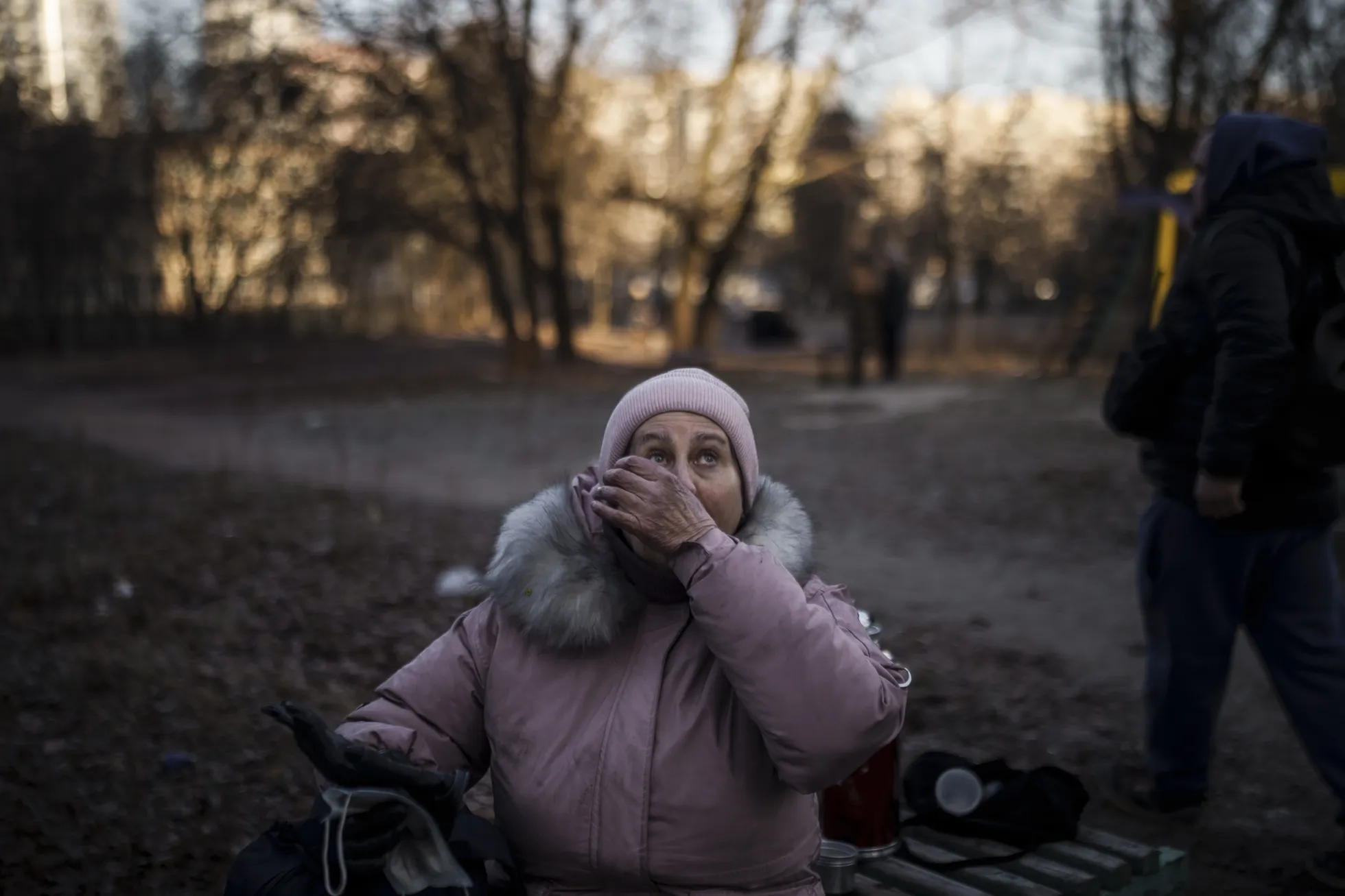 No bombardētas ēkas Harkivā izglābta civiliedzīvotājas.